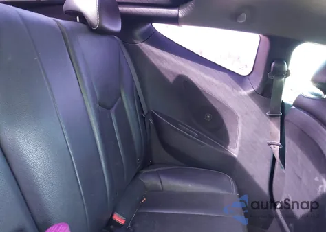 2013 Hyundai Veloster Turbo W/Black z USA, uszkodzony, nr VIN KMHTC6AE4DU173063